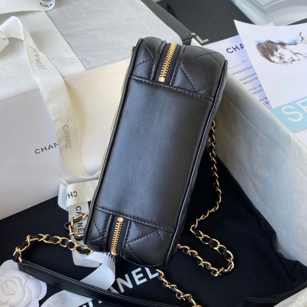 Ch**el Vanity bag 18cm