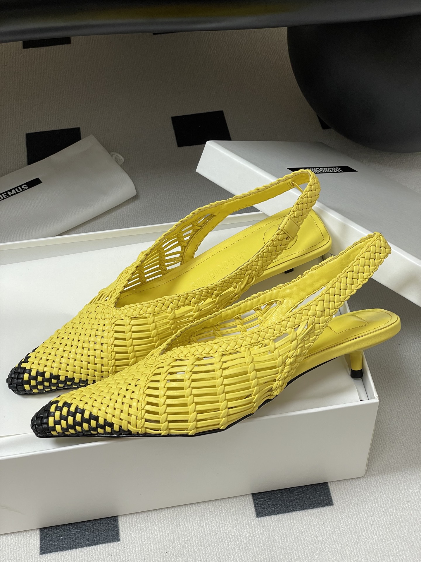 Bagsaaa Jacquemus Cubisto Banane 35 leather slingback pumps
