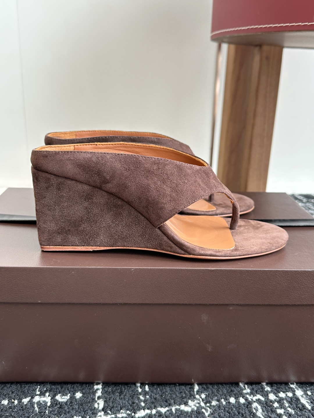 Bagsaaa Alaïa Suede Cube Wedge Sandals 75 dark brown