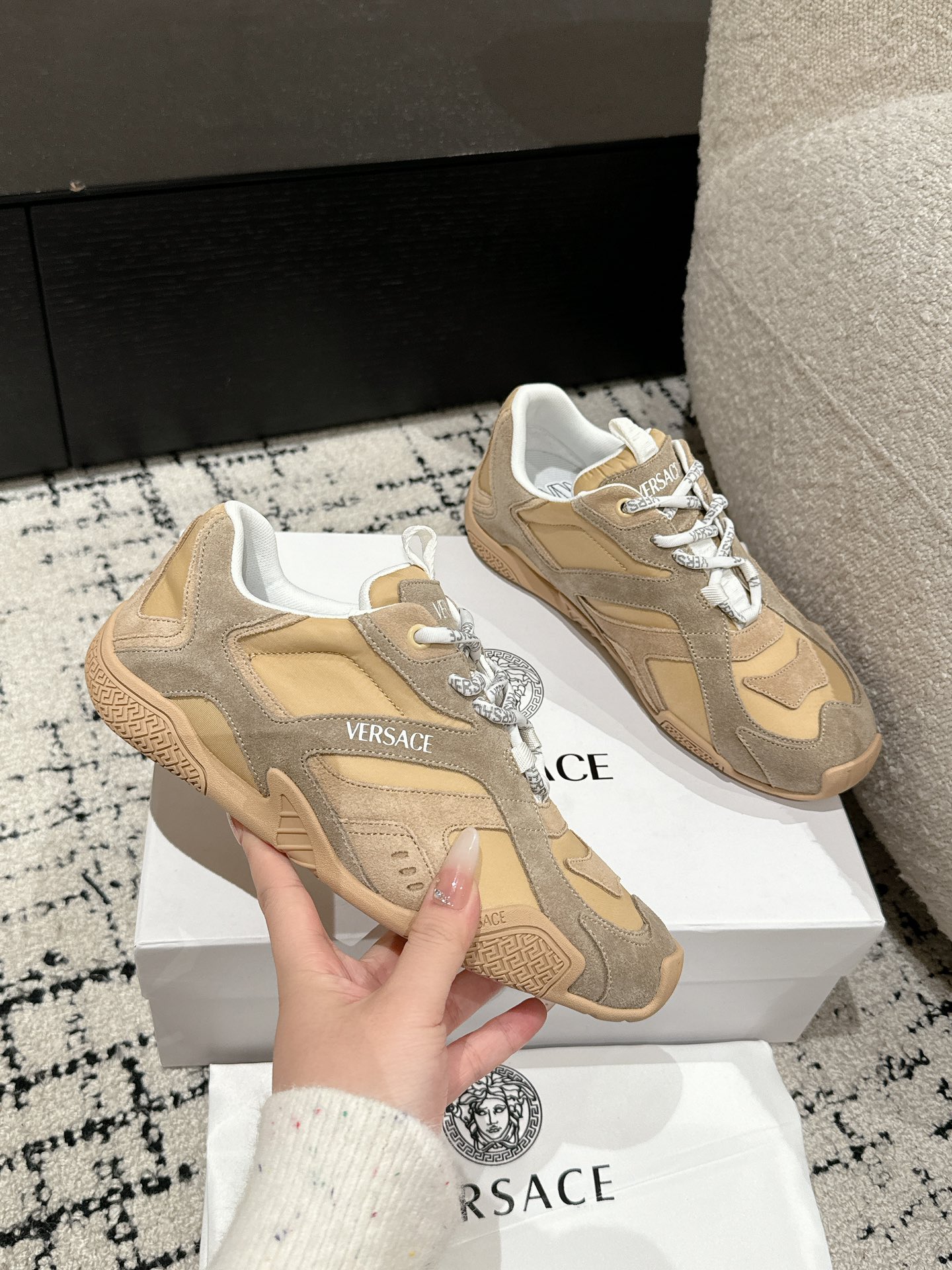Bagsaaa Versace Galaxia Sneakers Beige