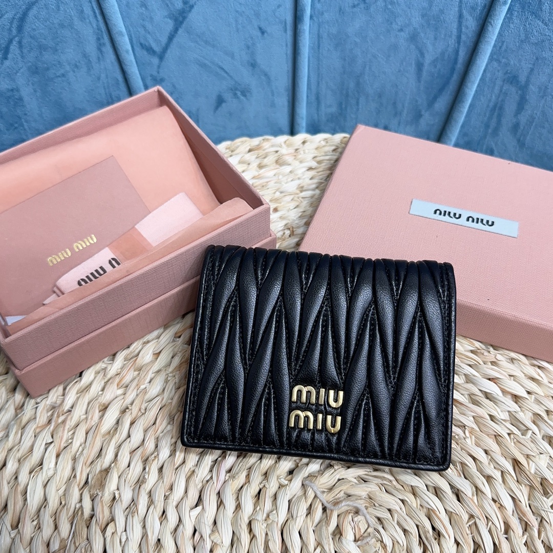 Bagsaaa Miu Miu Matelassé Leather Wallet black - 11.5cm