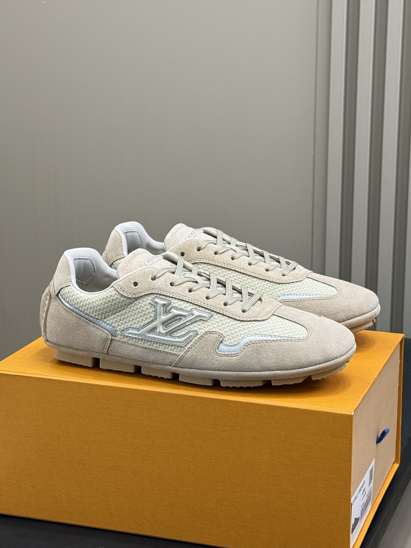 Bagsaaa LV Rally Sneaker Beige Suede