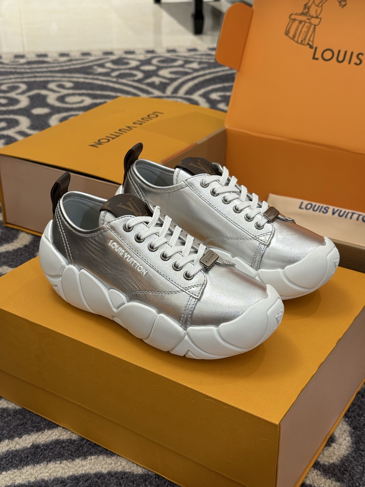 Bagsaaa LV Bubble Sneaker silver