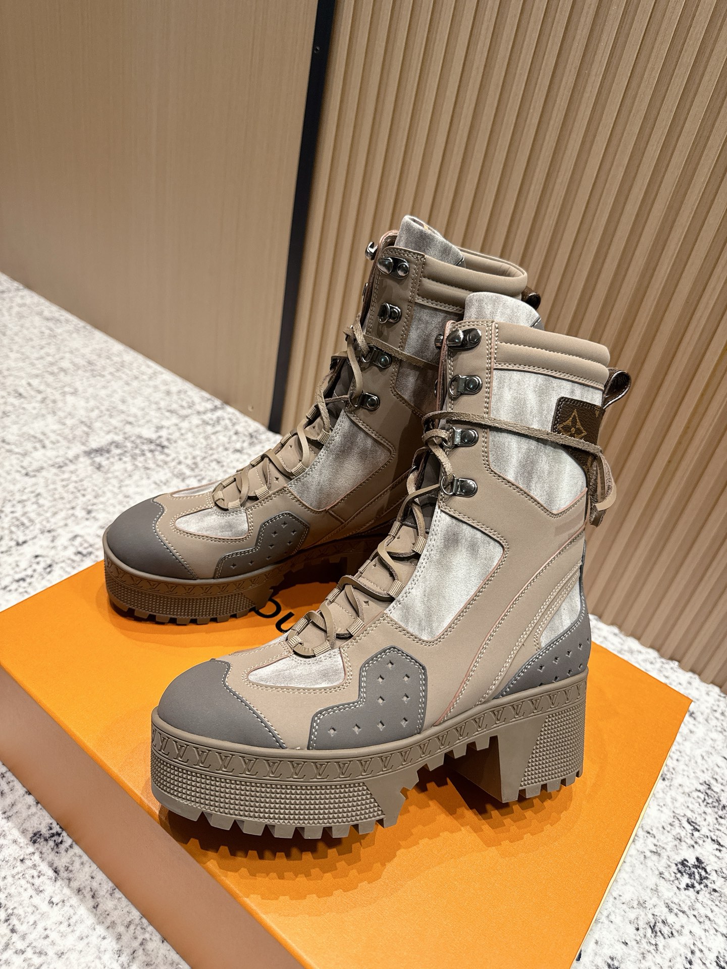 Bagsaaa LV Laureate Platform Desert Boot Taupe Brown