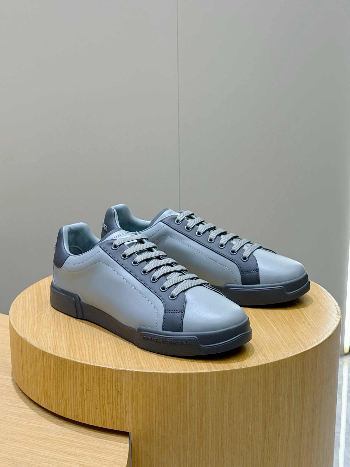 Bagsaaa Dolce & Gabbana Portofino sneakers gray