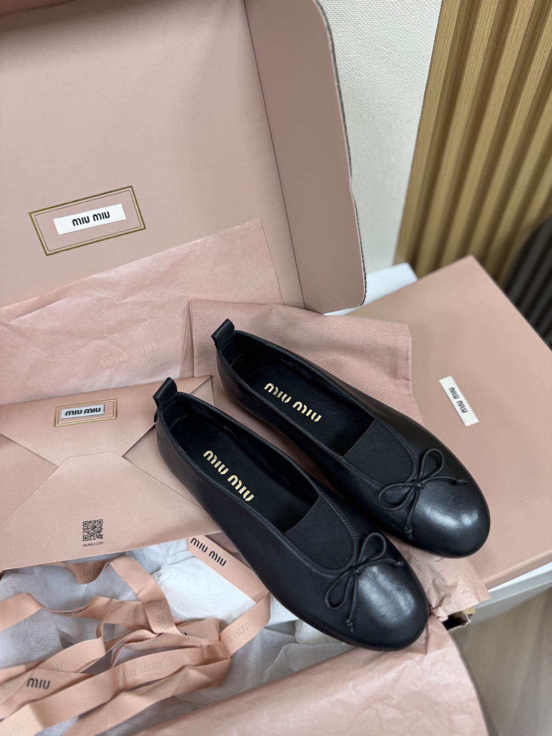 Bagsaaa Miu Miu leather ballerina shoes black