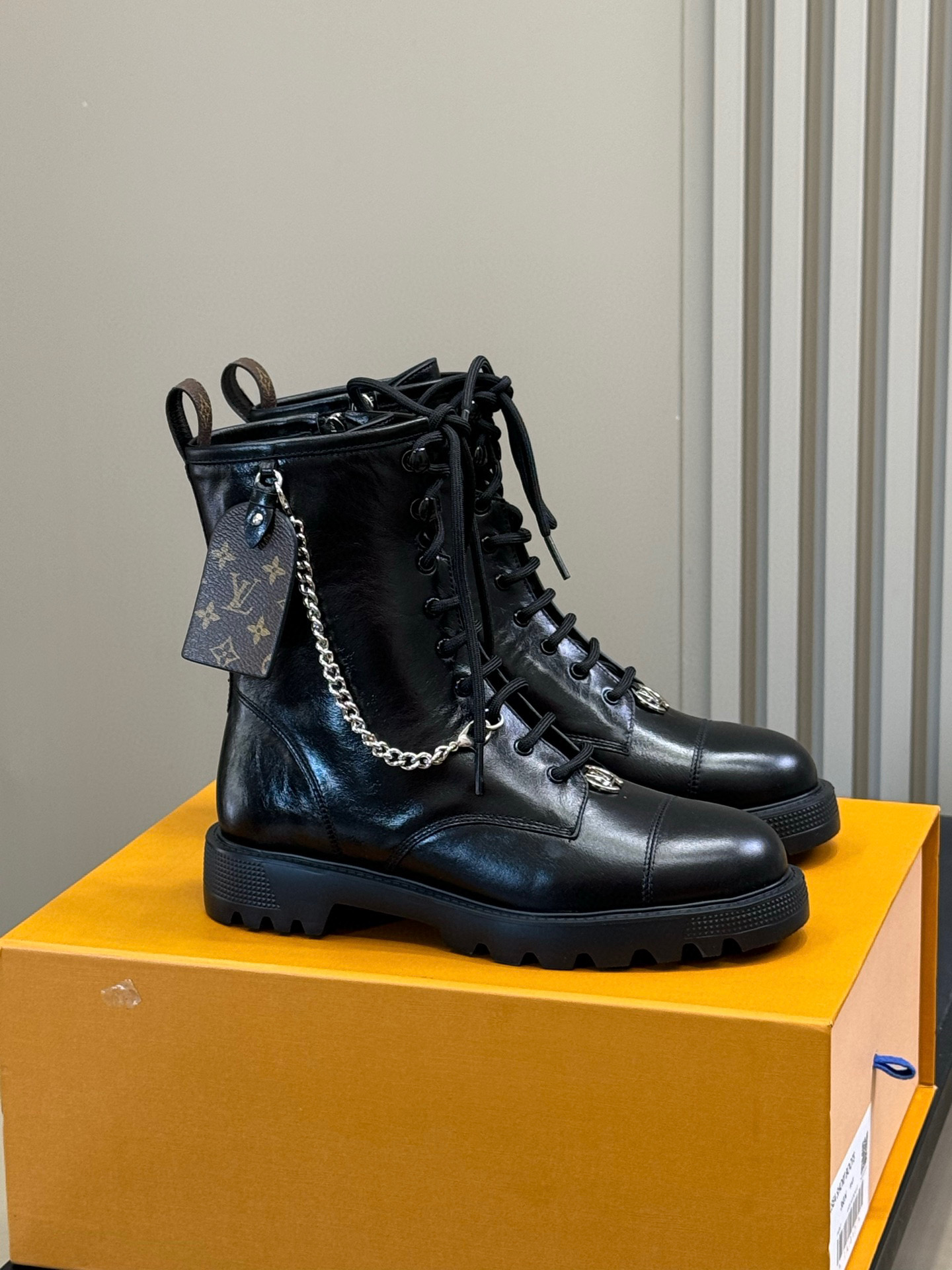 Bagsaaa LV District Ranger Ankle Boots Black