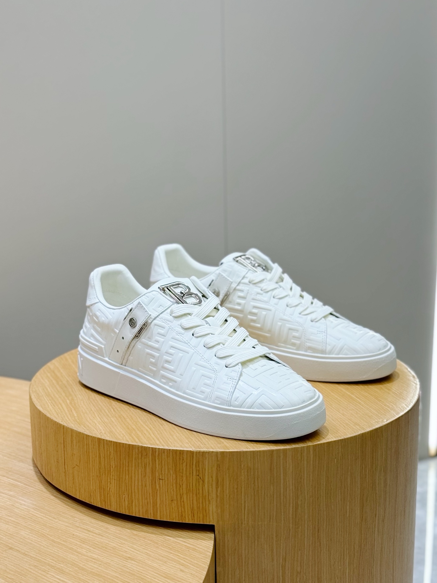 Bagsaaa Balmain white monogram-embossed leather sneakers