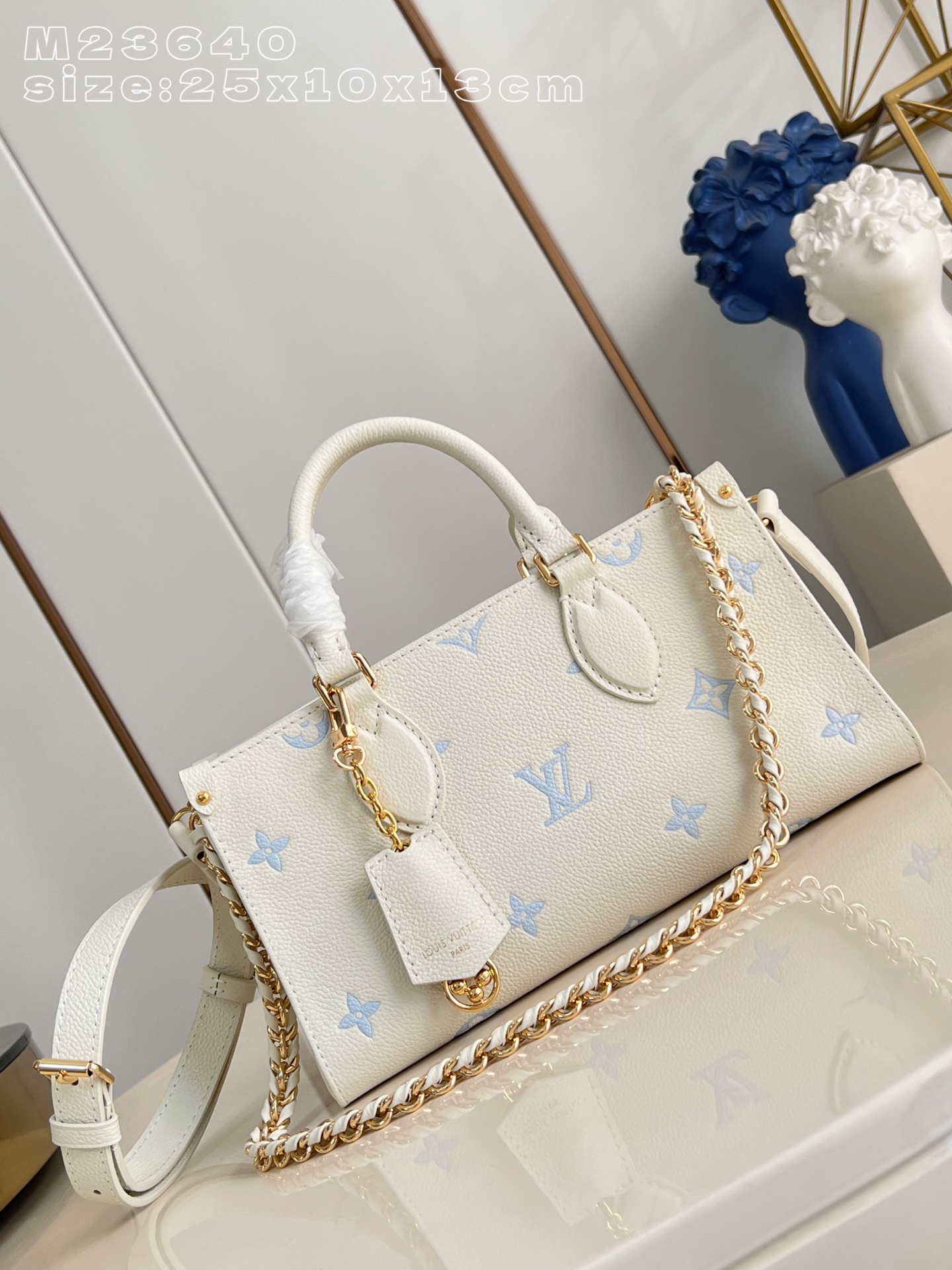 Bagsaaa LV M27577 OnTheGo East West Milky White/Blue - 25cm